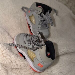 Jordan Kids Sneakers in Gray and Red